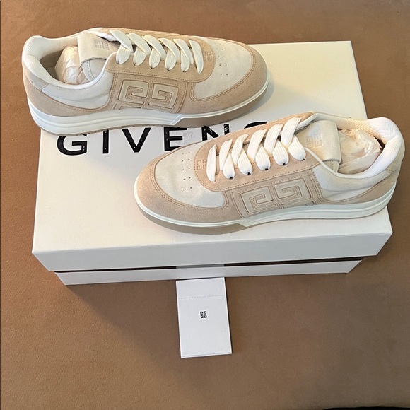 Givenchy G4 Mixed Leather Low-Top Sneakers- Brand New in Box - Picture 11 of 16